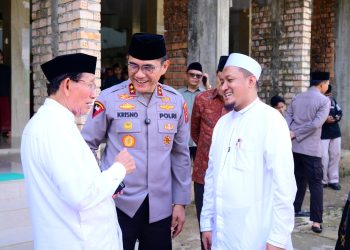 Kapolda Jambi Jalin Silaturahmi dengan Pondok Pesantren Darul Arifin, Tekankan Pendidikan Disiplin dan Pemanfaatan Teknologi Secara Positif. (Foto : ist)