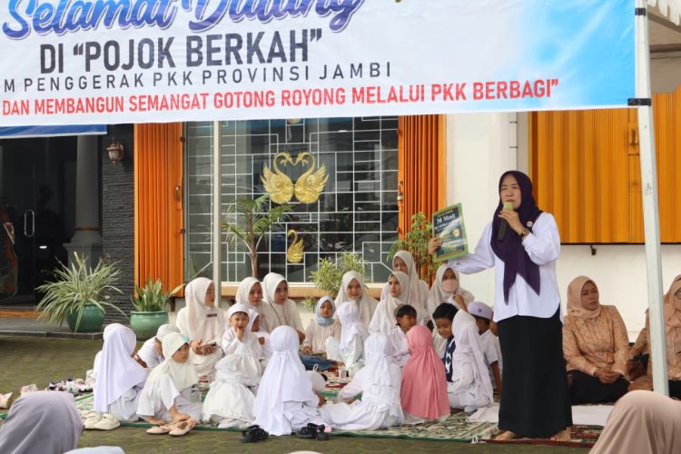 Rabu Berkah TP PKK Jambi, Hesti Haris Hadirkan Cek Kesehatan dan Pengobatan Gratis. (Foto : ist)