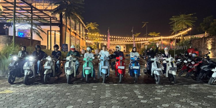 Sekelompok riders Yamaha Fazzio di Jambi mengaku “tidak sengaja” berkumpul karena satu kesukaan yang sama: jalan-jalan dan nongkrong di tempat-tempat yang lagi nge-hits di Jambi. (Foto : ist)