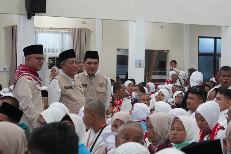 Lepas 443 Jamaah Calon Haji Provinsi Jambi Kloter BTH 21, pesan Wagub Sani: Jaga Kesabaran dan Keikhlasan. (Foto : ist)