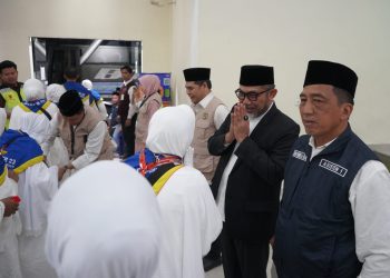 Sekda Sudirman Lepas JCH Kloter 23, Doakan Jamaah Jadi Haji Mabrur, Pulang Sehat. (Foto : ist)