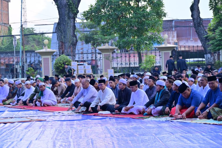 Pererat Silaturahmi, Polda Jambi Gelar Shalat Idul Adha 1447 H dan Berbagi Hewan Kurban. (Foto : ist)
