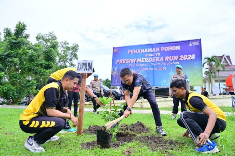 Polda Jambi Tanam Pohon dalam Road to Presisi Merdeka Run 2026, Wujud Nyata Kepedulian Lingkungan. (Foto : ist)
