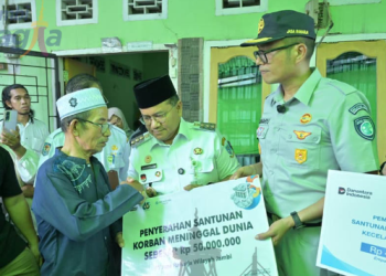 Pastikan Hak Terpenuhi, Wali Kota Maulana Serahkan Santunan Kepada Keluarga Korban Kecelakan KRL Commuter Line. (Foto : ist)