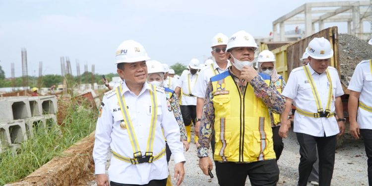 Tinjau Pembangunan Sekolah Rakyat di Tanjabtim, Al Haris Minta Proyek Dipercepat Demi Sambut Siswa Baru. (Foto : ist)