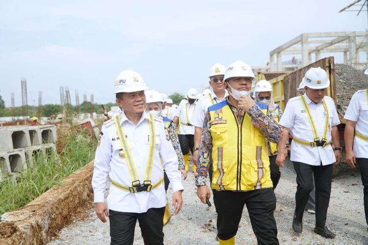 Tinjau Pembangunan Sekolah Rakyat di Tanjabtim, Al Haris Minta Proyek Dipercepat Demi Sambut Siswa Baru. (Foto : ist)