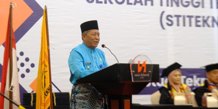 Wagub Sani: Pentingnya Lulusan STITEKNAS dalam Mengubah Potensi Daerah Menuju Nilai Tambah. (Foto : ist)