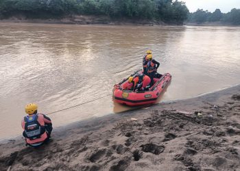 Bocah 8 Tahun Hanyut di Sungai Batang Tembesi Sarolangun, Basarnas Jambi dan Potensi SAR Lakukan Pencarian. (Foto : ist)