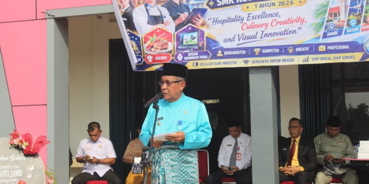 Lepas 219 Siswa PKL SMKN 6 Kota Jambi, Wagub Sani Dorong Generasi Siap Kerja dan Berdaya Saing Nasional. (Foto : ist)