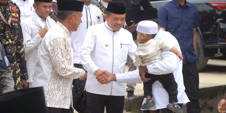 Wabup Khafid Dampingi Gubernur Al Haris Hadiri Haflah Akhirussanah Ponpes Sulton Fattah. (Foto : ist)