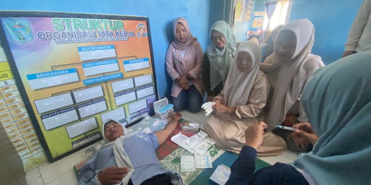 Sambut Harganas ke-33, DPPKB Merangin Intensifkan Pelayanan KB Selama Dua Hari di Masurai dan Jangkat Timur Bersama IPeKB. (Foto : Yazdi - sinarjambi.com)