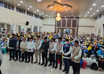 Sambut Jamaah Haji Kloter 13, Gubernur Al Haris Minta Maaf atas Kekurangan Layanan. (Foto : ist)