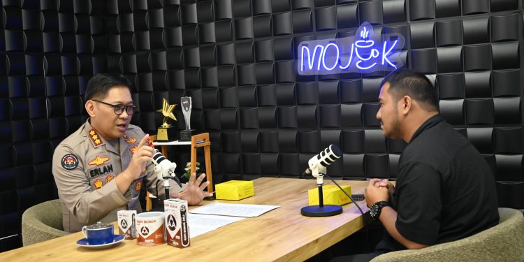Kabid Humas Polda Jambi Paparkan Rangkaian Hari Bhayangkara ke-80 dan Program Presisi dalam Podcast Bersama Tribun Jambi. (Foto : ist)