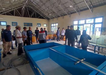Perwakilan Pertamina EP Jambi dan kelompok penerima manfaat mengikuti kunjungan studi banding ke fasilitas budidaya perikanan guna memperkuat kapasitas pengelolaan Desa Patin Terpadu dan Ekowisata Perikanan Lopak Alai. (Foto : ist)