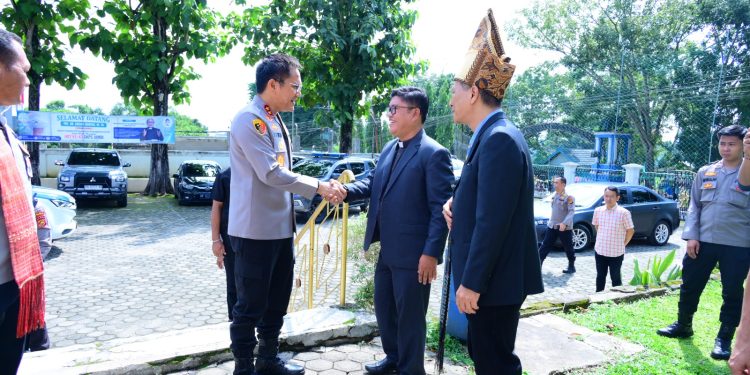 Kapolda Jambi Silaturahmi dengan Pengurus GBKP dan GKPS di Kota Jambi. (Foto : ist)