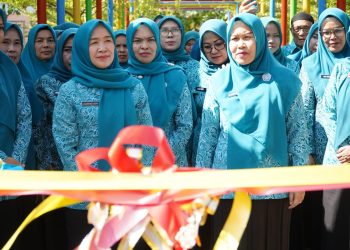 Hj. Hesti Haris Resmikan Rumah Dilan TP PKK Kabupaten Kerinci dan Dukung UMKM di Taman Wisata Air Panas Semurup. (Foto : ist)