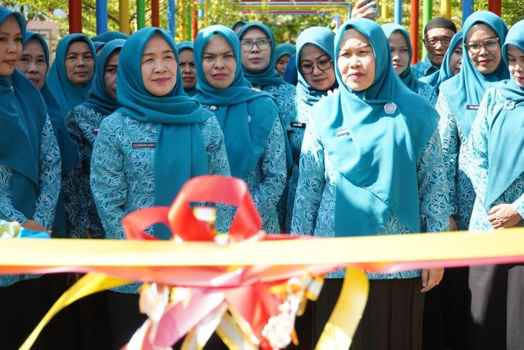 Hj. Hesti Haris Resmikan Rumah Dilan TP PKK Kabupaten Kerinci dan Dukung UMKM di Taman Wisata Air Panas Semurup. (Foto : ist)
