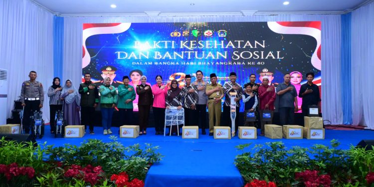 Bakti Kesehatan dan Bakti Sosial HUT Bhayangkara ke-80, Polda Jambi Layani Ribuan Warga. (Foto : ist)