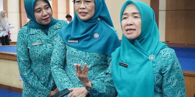 Sosialisasikan Gerakan Jambi Bersholawat di Sungai Penuh, Hj. Hesti Haris Tegaskan Sholawat Jadi Amal Nyata. (Foto : ist)