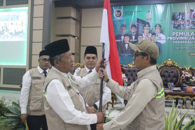 Wagub Sani Sambut Kepulangan 443 Jamaah Haji Kloter BTH-21 ke Provinsi Jambi. (Foto : ist)