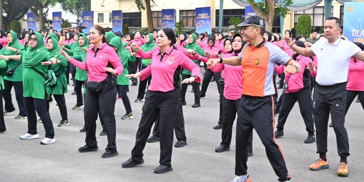 Polda Jambi Gelar Olahraga Bersama TNI - Polri dan Masyarakat, Perkuat Sinegritas Menuju Hari Bhayangkara Ke-80. (Foto : ist)