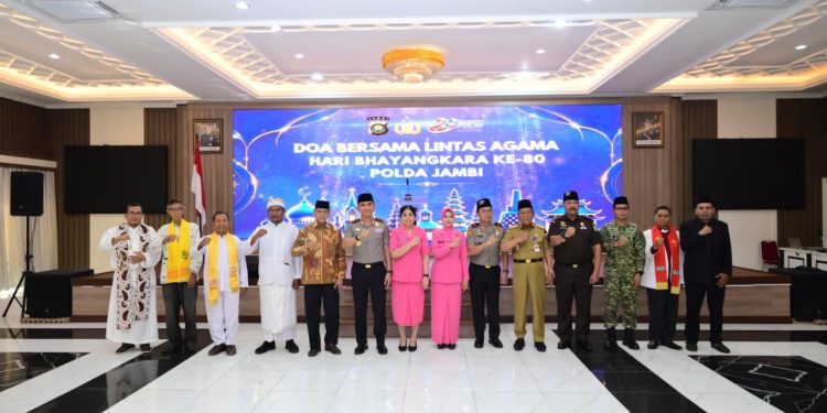 Doa Bersama Lintas Agama Warnai Peringatan HUT Bhayangkara ke-80, Polda Jambi Perkuat Komitmen Jaga Kerukunan dan Kamtibmas. (Foto : ist)