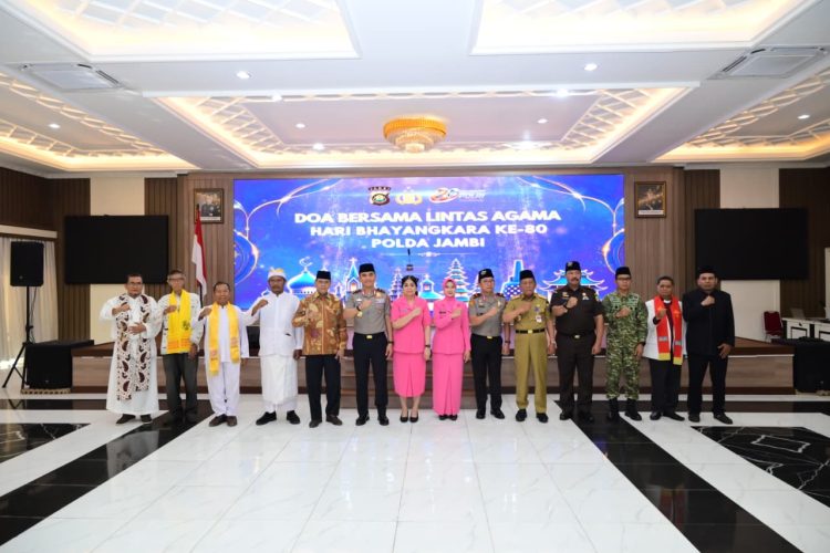 Doa Bersama Lintas Agama Warnai Peringatan HUT Bhayangkara ke-80, Polda Jambi Perkuat Komitmen Jaga Kerukunan dan Kamtibmas. (Foto : ist)