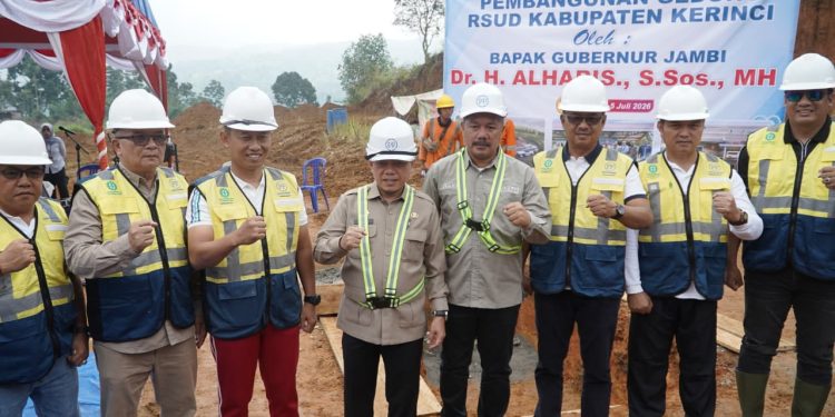 Gubernur Al Haris Letakkan Batu Pertama Pembangunan RSUD Bukit Tengah di Kerinci. (Foto : ist)