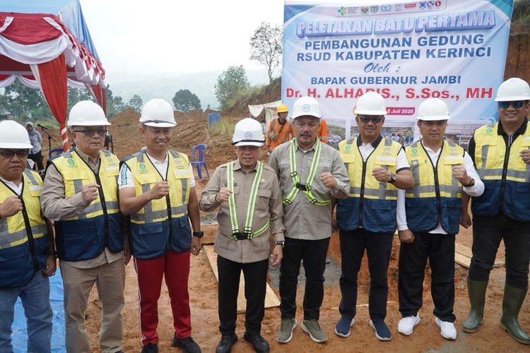 Gubernur Al Haris Letakkan Batu Pertama Pembangunan RSUD Bukit Tengah di Kerinci. (Foto : ist)
