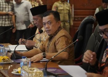Gubernur Al Haris Pimpin Rapat Evaluasi Perkembangan Pelaksanaan Kegiatan Pembangunan Triwulan II TA 2026. (Foto : ist)