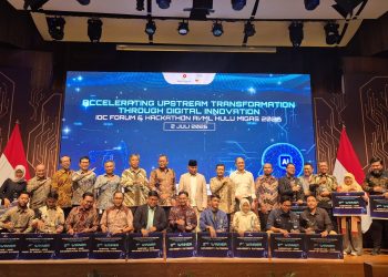 Manajemen PT Pertamina Hulu Rokan foto bersama dengan anggota tim yang mendapatkan juara dalam ajang Integrated Operation Centre (IOC) Forum & Hackathon Artificial Intelligence/Machine Learning (AI/ML) Hulu Migas 2026 yang diselenggarakan SKK Migas di Jakarta pada Kamis, 2 Juli 2026. (Foto : ist)