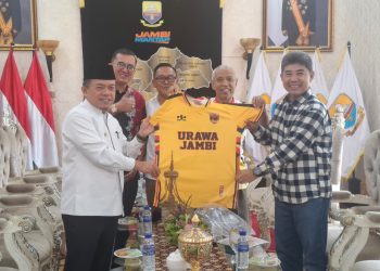 Dijadwalkan Buka Turnamen Urawa Cup VI di Stadion Swarna Bhumi, Gubernur Al Haris Siap Berlaga Lawan Tim Urawa. (Foto : ist)