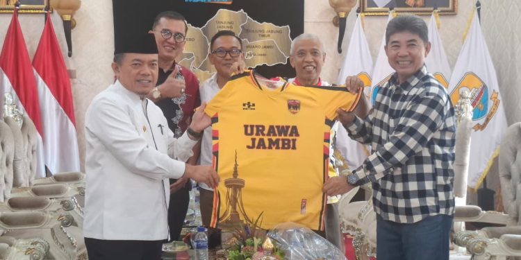 Dijadwalkan Buka Turnamen Urawa Cup VI di Stadion Swarna Bhumi, Gubernur Al Haris Siap Berlaga Lawan Tim Urawa. (Foto : ist)