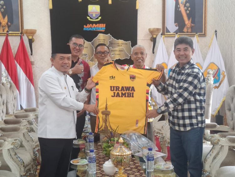 Dijadwalkan Buka Turnamen Urawa Cup VI di Stadion Swarna Bhumi, Gubernur Al Haris Siap Berlaga Lawan Tim Urawa. (Foto : ist)