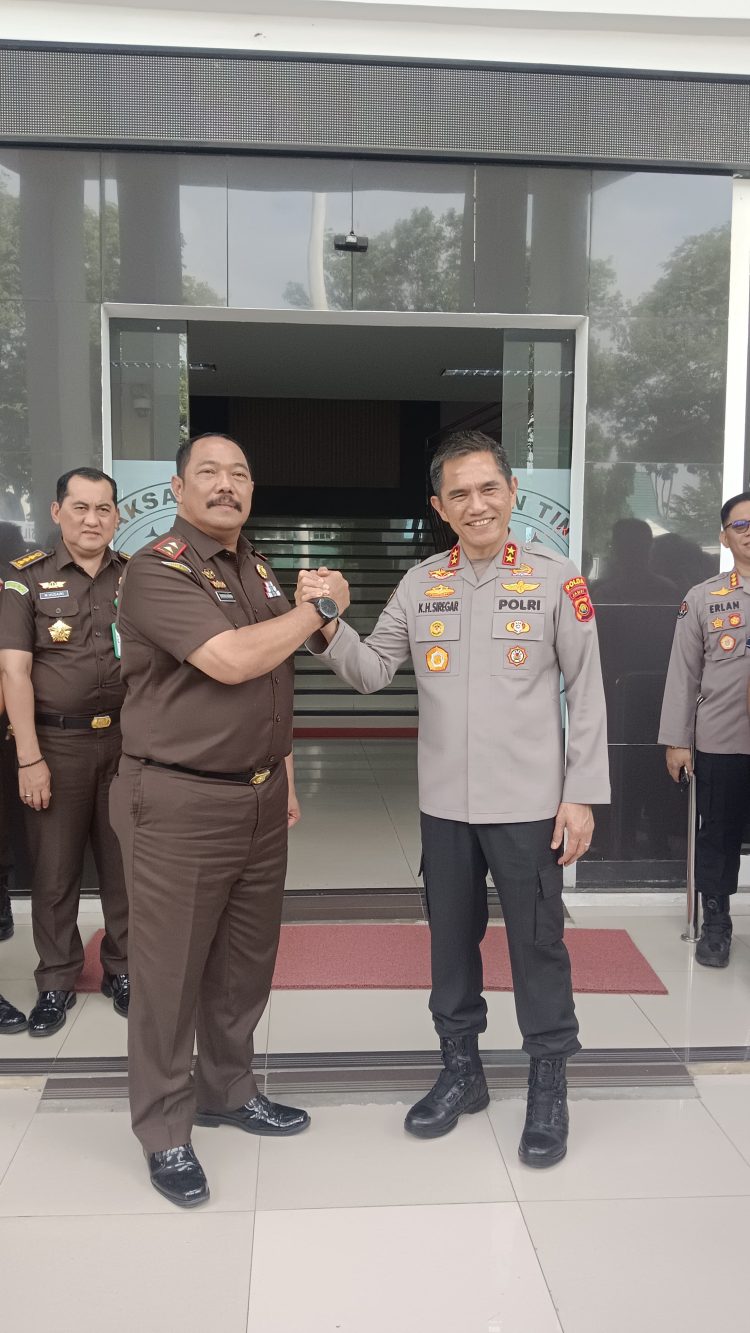 Silaturahmi ke Kejati, Kapolda Jambi Perkuat Sinergitas Penegakan Hukum untuk Masyarakat. (Foto : ist)