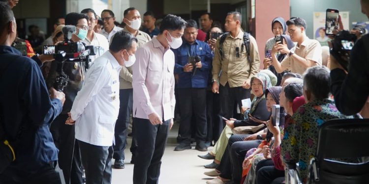 Dampingi Wapres Gibran, Gubernur Al Haris Perjuangkan MRI Baru dan Tambahan Dokter Spesialis untuk RSUD Raden Mattaher. (Foto : ist)