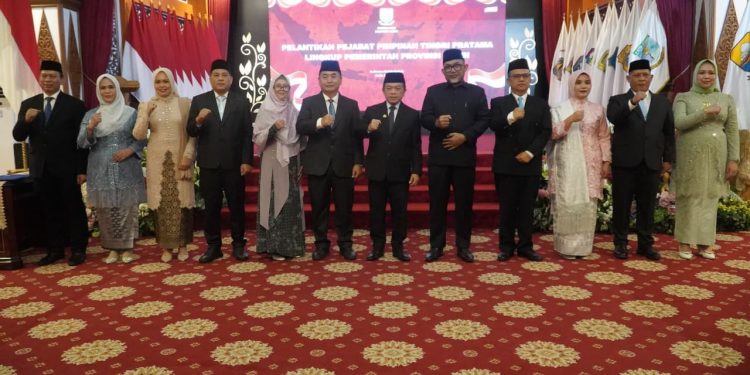 Gubernur Al Haris Lantik Lima Pejabat Pimpinan Tinggi Pratama, Tekankan Penguatan Kinerja, Kekompakan Tim, dan Integritas. (Foto : ist)