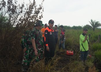 Kasrem 042/Gapu Tinjau Lokasi Karhutla di Muaro Jambi, Pastikan Api Padam dan Pendinginan Berjalan Optimal. (Foto : ist)