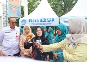 Rabu Berkah TP PKK Provinsi Jambi Bersama Disnakertrans, Edukasi Masyarakat tentang Pekerja Migran Indonesia yang Aman dan Legal. (Foto : ist)