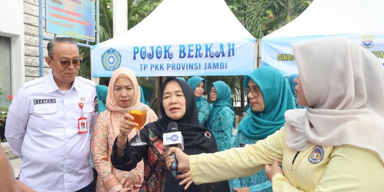 Rabu Berkah TP PKK Provinsi Jambi Bersama Disnakertrans, Edukasi Masyarakat tentang Pekerja Migran Indonesia yang Aman dan Legal. (Foto : ist)