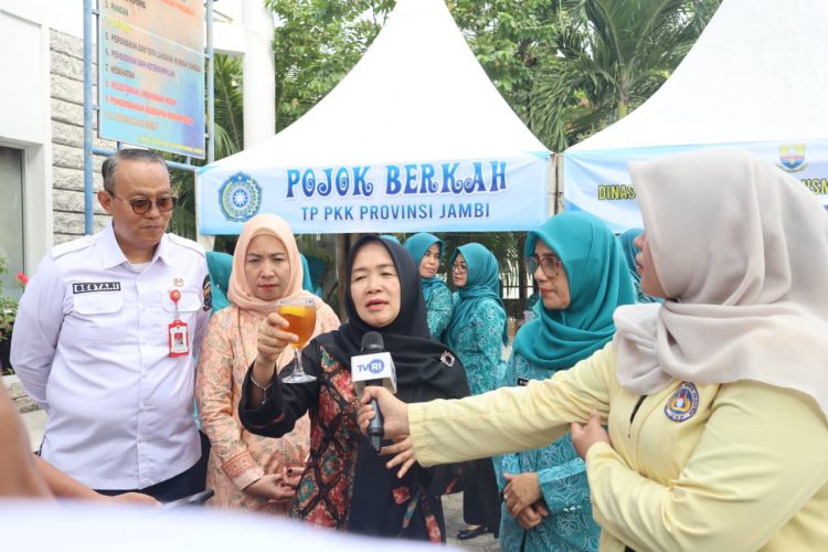 Rabu Berkah TP PKK Provinsi Jambi Bersama Disnakertrans, Edukasi Masyarakat tentang Pekerja Migran Indonesia yang Aman dan Legal. (Foto : ist)