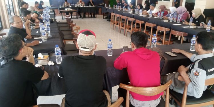Suasana pertemuan coffee morning Subbid Penmas Bidhumas Polda Jambi. (Foto : Rolan - sinarjambi.com)