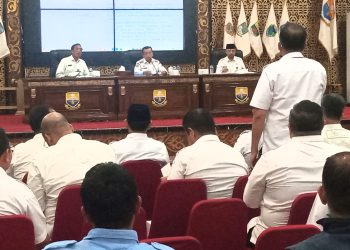 Gubernur Jambi Al Haris memimpin rapat persiapan pelaksanaan perayaan hari kemerdekaan RI ke-81. (Foto : Rolan - sinarjambi.com)