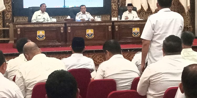 Gubernur Jambi Al Haris memimpin rapat persiapan pelaksanaan perayaan hari kemerdekaan RI ke-81. (Foto : Rolan - sinarjambi.com)