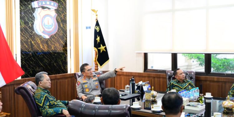 Kapolda Jambi Terima Silaturahmi Kepala Pengadilan Tinggi Jambi, Perkuat Sinergi Antar Lembaga Penegak Hukum. (Foto : ist)