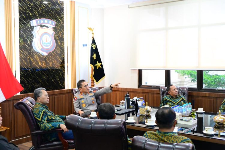 Kapolda Jambi Terima Silaturahmi Kepala Pengadilan Tinggi Jambi, Perkuat Sinergi Antar Lembaga Penegak Hukum. (Foto : ist)