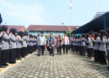 Wagub Sani Bersama Wamen Dikdasmen RI Luncurkan Aplikasi Bungo Pintar, Dorong Transformasi Digital Pendidikan di Jambi. (Foto : ist)