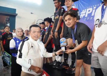 Gubernur Al Haris Dorong Turnamen Padel Berkelanjutan, Jadi Ruang Prestasi dan Kebersamaan Masyarakat. (Foto : ist)