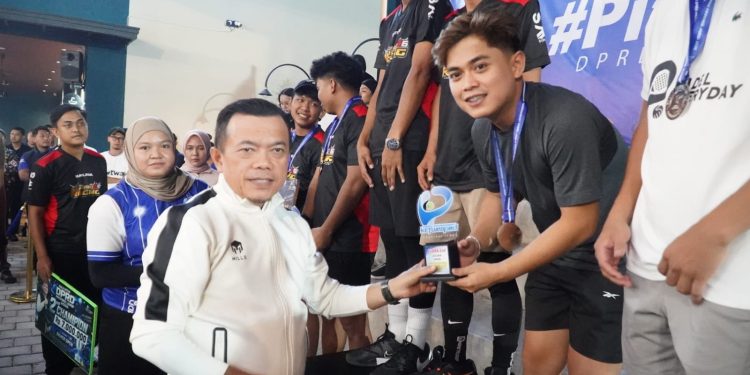 Gubernur Al Haris Dorong Turnamen Padel Berkelanjutan, Jadi Ruang Prestasi dan Kebersamaan Masyarakat. (Foto : ist)