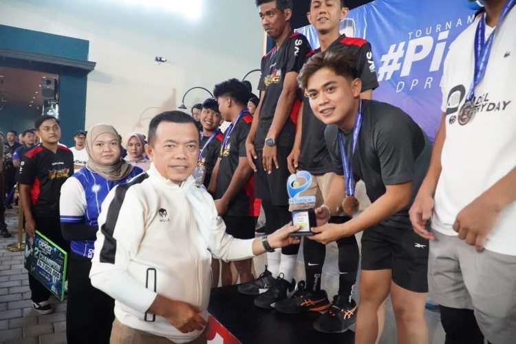 Gubernur Al Haris Dorong Turnamen Padel Berkelanjutan, Jadi Ruang Prestasi dan Kebersamaan Masyarakat. (Foto : ist)
